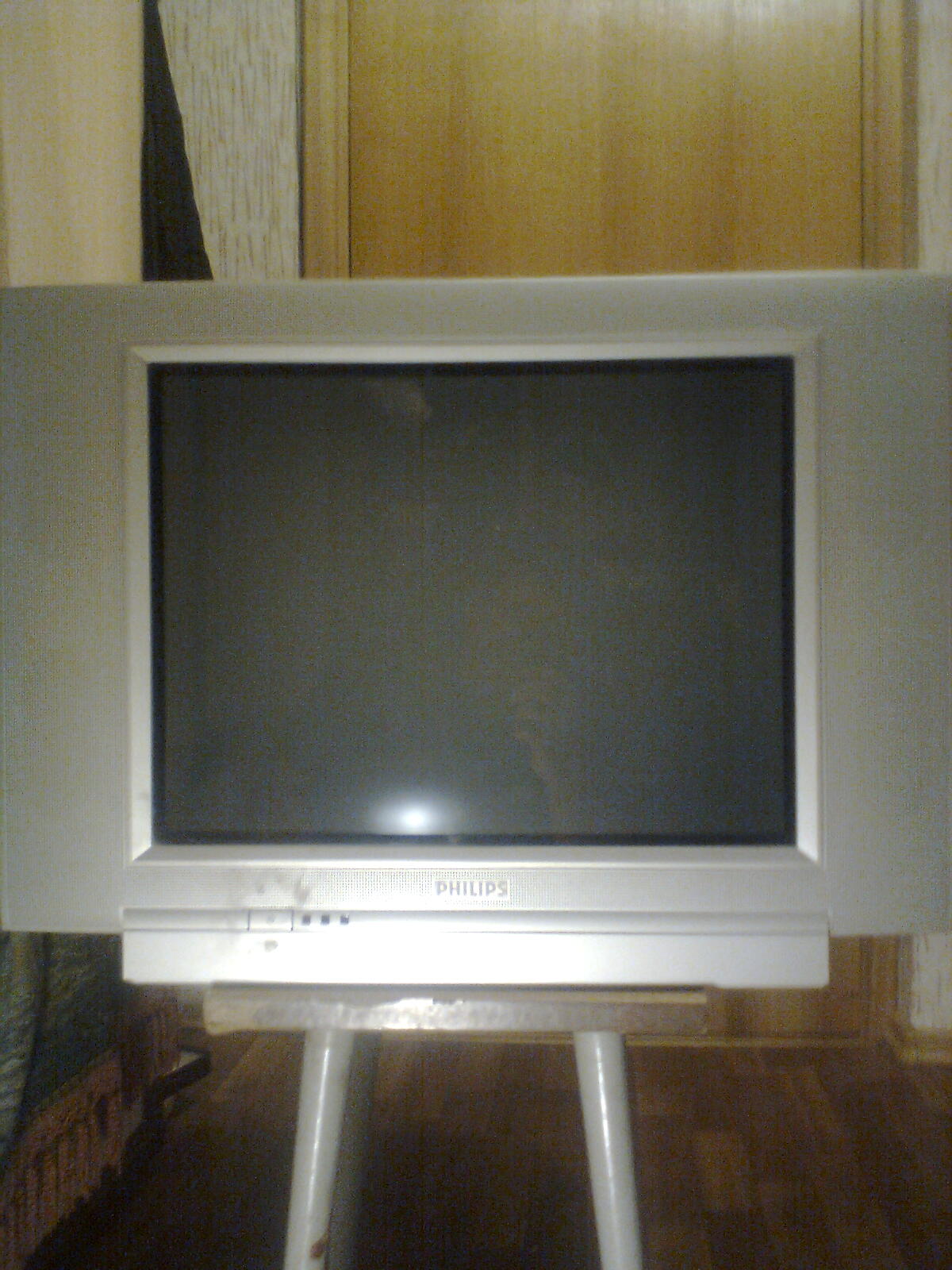 Старый телевизор Филипс 2005-2008 года